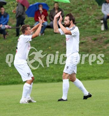 Fussball. Unterliga Ost. Koettmannsdorf gegen Gmuend. Torjubel  Udo Gasser, Kevin Matthias Winkler, (Gmuend). Koettmannsdorf, 25.8.2013.
Foto: Kuess
---
pressefotos, pressefotografie, kuess, qs, qspictures, sport, bild, bilder, bilddatenbank