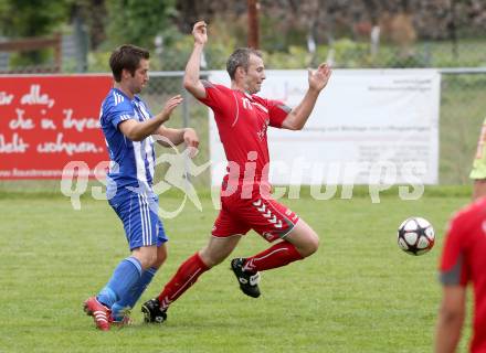 Fussball 1. Klasse D. Gallizien gegen Rueckersdorf. Karl Rebasso, (Gallizien), Florian Siencnik  (Rueckersdorf). Gallizien, am 25.8.2013.
Foto: Kuess
---
pressefotos, pressefotografie, kuess, qs, qspictures, sport, bild, bilder, bilddatenbank