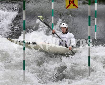 Wildwassersport. Alpe Adria Kanu Slalom. GURK 2013. Dominik Scherwitzl. Gurkerbruecke, 29.9.2013.
Foto: Kuess
---
pressefotos, pressefotografie, kuess, qs, qspictures, sport, bild, bilder, bilddatenbank
