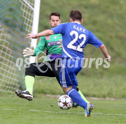 Fussball Unterliga Ost. SG SAK Amateure gegen Ruden. Heinz Weber, (SAK), Michael Sadnek  (Ruden). Wiederndorf, am 6.10.2013.
Foto: Kuess
---
pressefotos, pressefotografie, kuess, qs, qspictures, sport, bild, bilder, bilddatenbank