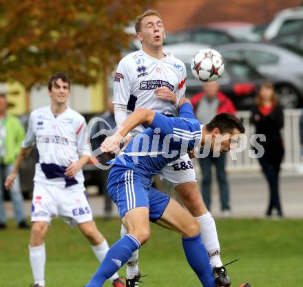 Fussball Unterliga Ost. SG SAK Amateure gegen Ruden. Milos Ilic,  (SAK), Christian Schweiger (Ruden). Wiederndorf, am 6.10.2013.
Foto: Kuess
---
pressefotos, pressefotografie, kuess, qs, qspictures, sport, bild, bilder, bilddatenbank