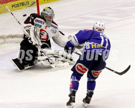 EBEL. Eishockey Bundesliga. EC VSV gegen HC Orli Znojmo.  Derek Ryan, (VSV), Sasu Hovi  (Orli Znojmo).. Villach, am 6.10..2013.
Foto: Kuess 


---
pressefotos, pressefotografie, kuess, qs, qspictures, sport, bild, bilder, bilddatenbank