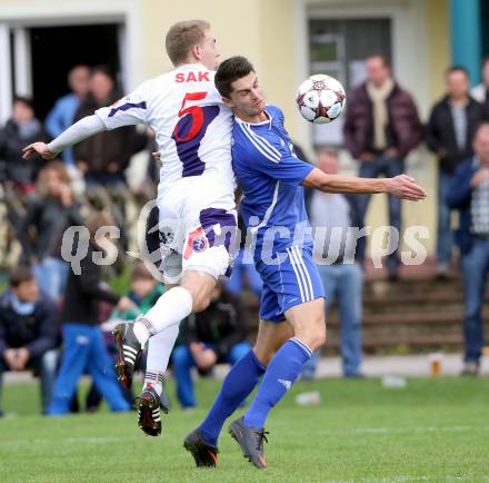 Fussball Unterliga Ost. SG SAK Amateure gegen Ruden. Milos Ilic  (SAK), Christian Schweiger (Ruden). Wiederndorf, am 6.10.2013.
Foto: Kuess
---
pressefotos, pressefotografie, kuess, qs, qspictures, sport, bild, bilder, bilddatenbank
