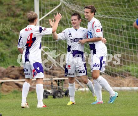 Fussball Unterliga Ost. SG SAK Amateure gegen Ruden. Torjubel Joze Kumprej, Andreas Vezonik, Zdravko Koletnik (SAK). Wiederndorf, am 6.10.2013.
Foto: Kuess
---
pressefotos, pressefotografie, kuess, qs, qspictures, sport, bild, bilder, bilddatenbank