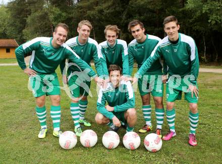 Fussball 1. Klasse D. Johann Opietnik, Christopher Hober, Benjamin Opietnik, Patrick Hober, Marcel Hober, Martin Jakob Breitfuss. (Mittlern). Mittlern, am 6.10.2013.
Foto: Kuess
---
pressefotos, pressefotografie, kuess, qs, qspictures, sport, bild, bilder, bilddatenbank