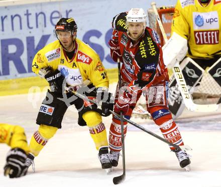 EBEL. Eishockey Bundesliga. KAC gegen UPC Vienna Capitals. Thomas Poeck,  (KAC), Sven Klimbacher (Caps). Klagenfurt, am 15.10.2013
Foto: Kuess 

---
pressefotos, pressefotografie, kuess, qs, qspictures, sport, bild, bilder, bilddatenbank