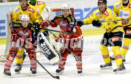 EBEL. Eishockey Bundesliga. KAC gegen UPC Vienna Capitals. Daniel Ban, Markus Steiner, (KAC),  Marcus Olsson, Mark Matheson  (Caps). Klagenfurt, am 15.10.2013
Foto: Kuess 

---
pressefotos, pressefotografie, kuess, qs, qspictures, sport, bild, bilder, bilddatenbank