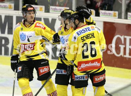 EBEL. Eishockey Bundesliga. KAC gegen Vienna Capitals.  Torjubel Kevin Puschnik, Michael Schiechl, Mark Matheson (Caps). Klagenfurt, am 15.10.2013.
Foto: Kuess
---
pressefotos, pressefotografie, kuess, qs, qspictures, sport, bild, bilder, bilddatenbank