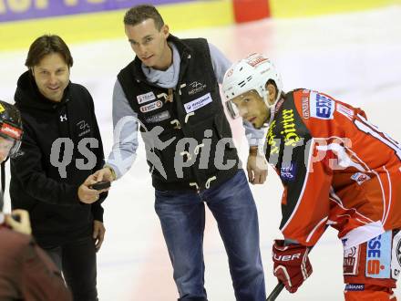 EBEL. Eishockey Bundesliga. KAC gegen UPC Vienna Capitals. Christian Troger, Thomas Poeck (KAC). Klagenfurt, am 15.10.2013
Foto: Kuess 

---
pressefotos, pressefotografie, kuess, qs, qspictures, sport, bild, bilder, bilddatenbank