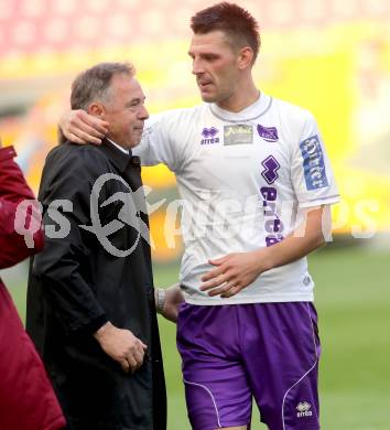 Fussball Regionalliga. SK Austria Klagenfurt gegen Allerheiligen. Torjubel Trainer Joze Prelogar, Sasa Lalovic (Austria Klagenfurt). Klagenfurt, 19.10.2013.
Foto: Kuess
---
pressefotos, pressefotografie, kuess, qs, qspictures, sport, bild, bilder, bilddatenbank