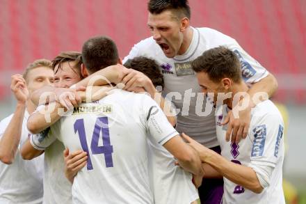 Fussball Regionalliga. SK Austria Klagenfurt gegen Allerheiligen. Torjubel Oliver Pusztai, Sasa Lalovic (Austria Klagenfurt). Klagenfurt, 19.10.2013.
Foto: Kuess
---
pressefotos, pressefotografie, kuess, qs, qspictures, sport, bild, bilder, bilddatenbank