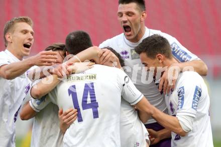 Fussball Regionalliga. SK Austria Klagenfurt gegen Allerheiligen. Torjubel Oliver Pusztai, Sasa Lalovic (Austria Klagenfurt). Klagenfurt, 19.10.2013.
Foto: Kuess
---
pressefotos, pressefotografie, kuess, qs, qspictures, sport, bild, bilder, bilddatenbank