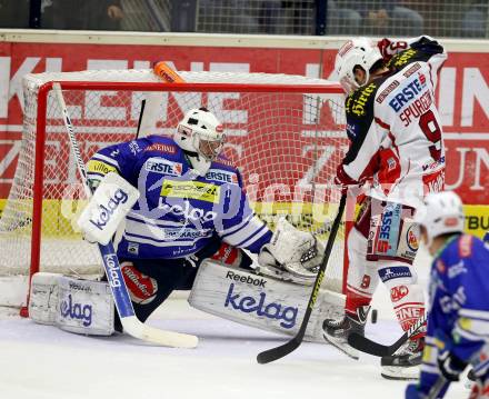 EBEL. Eishockey Bundesliga. EC VSV gegen KAC. Jean Philippe Lamoureux, (VSV), Tyler Spurgeon  (KAC). Villach, am 22.10..2013.
Foto: Kuess 


---
pressefotos, pressefotografie, kuess, qs, qspictures, sport, bild, bilder, bilddatenbank