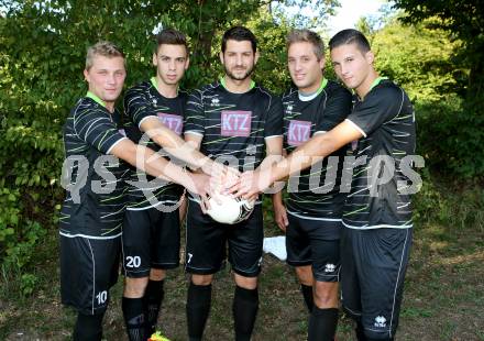 Fussball 2. Klasse C. Viktring. Peter Spitzer, Dominik Radl, Marco Eder, Marcel Santner, David Dieter Killar. Klagenfurt, 7.9.2013.
Foto: Kuess

---
pressefotos, pressefotografie, kuess, qs, qspictures, sport, bild, bilder, bilddatenbank