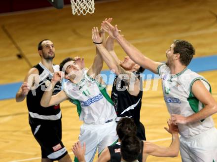 Basketball 2. Bundesliga. KOS Klagenfurt/Celovec gegen Panaceo Villach Raiders. Toman Feinig, Milovan Radmanovic,  (KOS), Nino Gross (Villach). Klagenfurt, 26.10.2013.
Foto: Kuess
---
pressefotos, pressefotografie, kuess, qs, qspictures, sport, bild, bilder, bilddatenbank