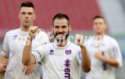 Fussball Regionalliga. SK Austria Klagenfurt gegen Allerheiligen. Torjubel Oliver Pusztai (Austria Klagenfurt). Klagenfurt, 19.10.2013.
Foto: Kuess
---
pressefotos, pressefotografie, kuess, qs, qspictures, sport, bild, bilder, bilddatenbank