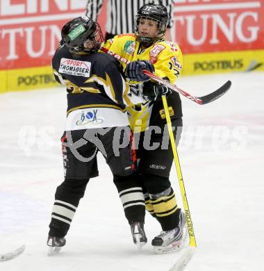 Eishockey Frauen. DEBL. EHC Gipsy Girls gegen EHV Sabres Wien. Lisa Aschgan, (Gipsy Girls), Susanne Schemmerl  (Sabres). Villach, am 26.1.2014.
Foto: Kuess
---
pressefotos, pressefotografie, kuess, qs, qspictures, sport, bild, bilder, bilddatenbank