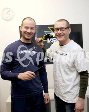 Eishockey Bundesliga. VSV. Marc Brown, Hannu Jaervenpaeae. Villach, 11.1.2014.
Foto: Kuess

---
pressefotos, pressefotografie, kuess, qs, qspictures, sport, bild, bilder, bilddatenbank