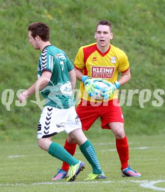 Fussball. Kaerntner Liga. Maria Saal gegen SV Feldkirchen/SV Oberglan. Wolfgang Karner (Maria Saal), Michael Fischer (Feldkirchen). Maria Saal, 12.4.2014.
Foto: Kuess
---
pressefotos, pressefotografie, kuess, qs, qspictures, sport, bild, bilder, bilddatenbank