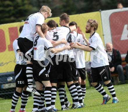 Fussball. Unterliga Ost. Kuehnsdorf gegen St. Stefan. Torjubel (Kuehnsdorf). Kuehnsdorf, 26. 4.2014.
Foto: Kuess
---
pressefotos, pressefotografie, kuess, qs, qspictures, sport, bild, bilder, bilddatenbank