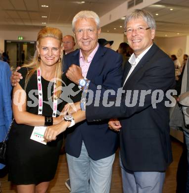 Fussball Testspiel. RZ Pellets WAC gegen Chelsea FC.  Waltraud Riegler, Alfred Riedl (Jacques Lemans), Landeshauptmann Peter Kaiser. Klagenfurt, am 23.7.2014.
Foto: Kuess
---
pressefotos, pressefotografie, kuess, qs, qspictures, sport, bild, bilder, bilddatenbank