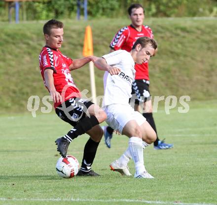 Fussball. Kaerntner Liga. Atus Ferlach gegen SV Feldkirchen/SV Oberglan. Martin Trattnig (Ferlach), Josef Hudelist (SV Feldkirchen/SV Oberglan). Ferlach, 2.8.2014.
Foto: Kuess
---
pressefotos, pressefotografie, kuess, qs, qspictures, sport, bild, bilder, bilddatenbank