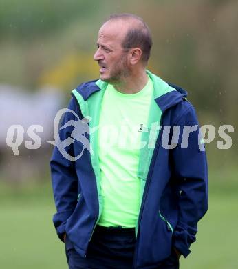 Fussball 2. KLasse D. Tainach gegen St. Paul. Trainer Christof Andreas Santner (Tainach). Tainach, am 23.8.2014.
Foto: Kuess
---
pressefotos, pressefotografie, kuess, qs, qspictures, sport, bild, bilder, bilddatenbank