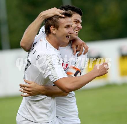 Fussball. Kaerntner Liga. Atus Ferlach gegen Spittal/Drau. Torjubel Lukas Jaklitsch, Thomas Ogris, (Ferlach). Ferlach, 30.8.2014.
Foto: Kuess
---
pressefotos, pressefotografie, kuess, qs, qspictures, sport, bild, bilder, bilddatenbank