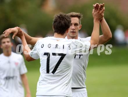 Fussball. Kaerntner Liga. Atus Ferlach gegen Spittal/Drau. torjubel Petar Maric, Thomas Ogris (Ferlach). Ferlach, 30.8.2014.
Foto: Kuess
---
pressefotos, pressefotografie, kuess, qs, qspictures, sport, bild, bilder, bilddatenbank
