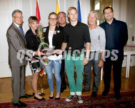 Schwimmen. Lisa Zaiser, Ehrung durch Landeshauptmann Peter Kaiser. Peter Kaiser, Mutter Petra, Lisa Zaiser, Bruder Timo, Klaus Brandstaetter. Klagenfurt, am 5.9.2014.
Foto: Kuess
---
pressefotos, pressefotografie, kuess, qs, qspictures, sport, bild, bilder, bilddatenbank