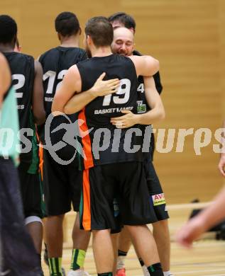 Basketball 2. Bundesliga.  Raiders Villach gegen Basket Flames. Jubel (Basket Flames). Villach, 11.10.2014.
Foto: Kuess
---
pressefotos, pressefotografie, kuess, qs, qspictures, sport, bild, bilder, bilddatenbank