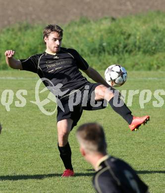 Fussball. Kaerntner Liga. Koettmannsdorf gegen SV Feldkirchen/SV Oberglan. Jakob Orgonyi (Koettmannsdorf). Koettmannsdorf, 26.10.2014.
Foto: Kuess
---
pressefotos, pressefotografie, kuess, qs, qspictures, sport, bild, bilder, bilddatenbank
