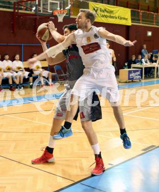 Basketball 2.Bundesliga 2014/15 Grunddurchgang 10.Runde. Woerthersee Piraten gegen Villach Raiders. Sebastian Huber, (Piraten), Erik Rhinehart  (Villach). Klagenfurt, 29.11.2014.
Foto: Kuess
---
pressefotos, pressefotografie, kuess, qs, qspictures, sport, bild, bilder, bilddatenbank