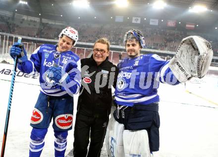 EBEL. Eishockey Bundesliga. Freiluftderby KAC gegen VSV. Daniel Nageler, Trainer hannu Jaervenpaeae, Thomas Hoeneckl (VSV). Klagenfurt, Woerthersee Stadion, am 3.1.2015.
Foto: Kuess
---
pressefotos, pressefotografie, kuess, qs, qspictures, sport, bild, bilder, bilddatenbank