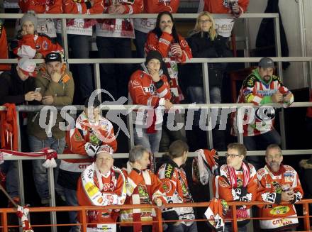 EBEL. Eishockey Bundesliga. KAC gegen EHC LIWEST Linz. Gelangweilte KAC Fans, leerer Fansektor. Klagenfurt, am 6.1.2015.
Foto: Kuess 

---
pressefotos, pressefotografie, kuess, qs, qspictures, sport, bild, bilder, bilddatenbank