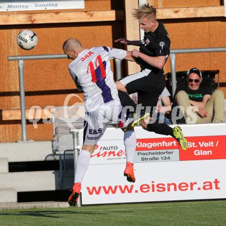 Fussball Regionalliga. SAK gegen St. Florian. Christian Dlopst, (SAK), Thomas Guenter Jackel  (St. Florian). Klagenfurt, am 24.5.2015.
Foto: Kuess
---
pressefotos, pressefotografie, kuess, qs, qspictures, sport, bild, bilder, bilddatenbank