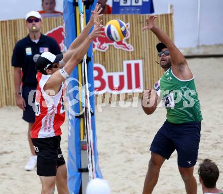 2015 CEV A1 Beachvolleyball Europameisterschaft. Robin Seidl,  (AUT), Adrian Ignacio CARAMBULA (ITA). Klagenfurt, 30.7.2015.
Foto: Kuess
---
pressefotos, pressefotografie, kuess, qs, qspictures, sport, bild, bilder, bilddatenbank