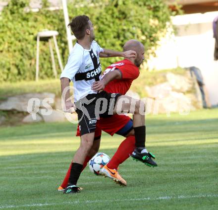 Fussball. Kaerntner Liga. Atus Ferlach gegen Kuehnsdorf. Stephan Mathias Stueckler (Ferlach), Pascal Doerflinger (Kuehnsdorf).  Ferlach, 22.8.2015.
Foto: Kuess
---
pressefotos, pressefotografie, kuess, qs, qspictures, sport, bild, bilder, bilddatenbank