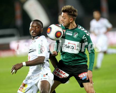 Fussball tipico Bundesliga. RZ Pellets WAC gegen SV Josko Ried. Ouedraogo Issiaka, (WAC),  Daniel Sikorski (Ried). Wolfsberg, am 3.10.2015.
Foto: Kuess
---
pressefotos, pressefotografie, kuess, qs, qspictures, sport, bild, bilder, bilddatenbank