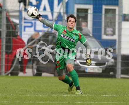 Fussball. Kaerntner Liga. SAK gegen Globasnitz. Marcel Reichmann (SAK). Klagenfurt, 4.10.2015.
Foto: Kuess
---
pressefotos, pressefotografie, kuess, qs, qspictures, sport, bild, bilder, bilddatenbank