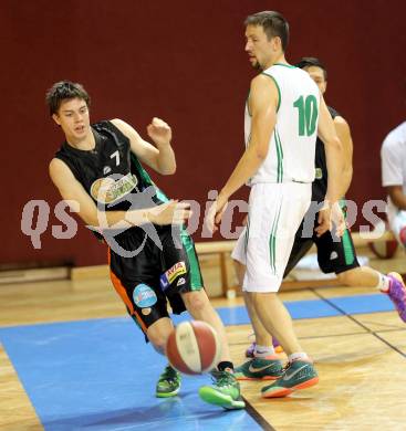 Basketball 2. Bundesliga 2015/16 Grunddurchgang 4.Runde. KOS Celovec gegen Basket Flames Wien. Grega Mali,  (KOS), Colin Fuchs Robetin (Basket Flames Wien). Klagenfurt, am 10.10.2015.
Foto: Kuess
---
pressefotos, pressefotografie, kuess, qs, qspictures, sport, bild, bilder, bilddatenbank