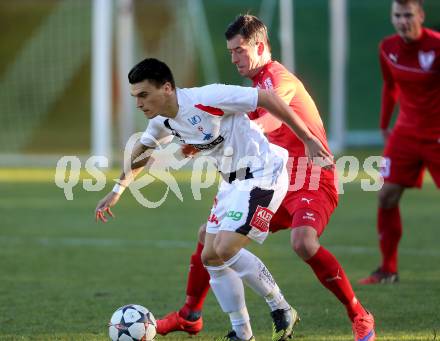 Fussball. Kaerntner Liga. ATUS Ferlach gegen SAK. David Muenzer, (Ferlach), Tadej Zagar Knez (SAK). Ferlach, am 23.10.2015.
Foto: Kuess
---
pressefotos, pressefotografie, kuess, qs, qspictures, sport, bild, bilder, bilddatenbank