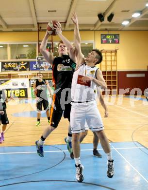 Basketball 2. Bundesliga 2015/16 Grunddurchgang 7.Runde.  Woerthersee Piraten gegen Basket Flames. Christof Gspandl,  (Woerthersee Piraten), Paul Koroschitz (Basket Flames). Klagenfurt, am 31.10.2015.
Foto: Kuess
---
pressefotos, pressefotografie, kuess, qs, qspictures, sport, bild, bilder, bilddatenbank
