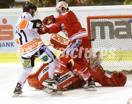EBEL. Eishockey Bundesliga. KAC gegen 	Moser Medical Graz 99ers. Pekka Tuokkola, Jason DeSantis,  (KAC), Jonas Almtorp (Graz). Klagenfurt, am 17.11.2015.
Foto: Kuess

---
pressefotos, pressefotografie, kuess, qs, qspictures, sport, bild, bilder, bilddatenbank