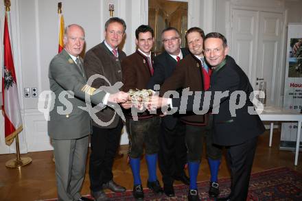 Verleihung des Kaerntner Loewen an Blasmusikvereine. Klagenfurt, 19.11.2015.
Foto: Kuess
---
pressefotos, pressefotografie, kuess, qs, qspictures, sport, bild, bilder, bilddatenbank