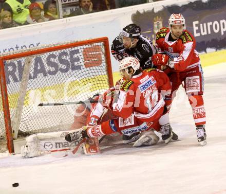 EBEL. Eishockey Bundesliga. KAC gegen 	HC Orli Znojmo. Bernd Brueckler, Manuel Ganahl,  (KAC), Martin Podesva (Znojmo). Klagenfurt, am 24.11.2015.
Foto: Kuess

---
pressefotos, pressefotografie, kuess, qs, qspictures, sport, bild, bilder, bilddatenbank