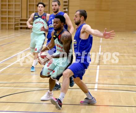 Basketball 2. Bundesliga 2015/16 Grunddurchgang 14. Runde. Raiders Villach gegen Radenthein Garnets.  Dominique Richmond Jackson,  (Villach), Patrick Biedermann (Radenthein). Villach, am 9.1.2016.
Foto: Kuess
---
pressefotos, pressefotografie, kuess, qs, qspictures, sport, bild, bilder, bilddatenbank