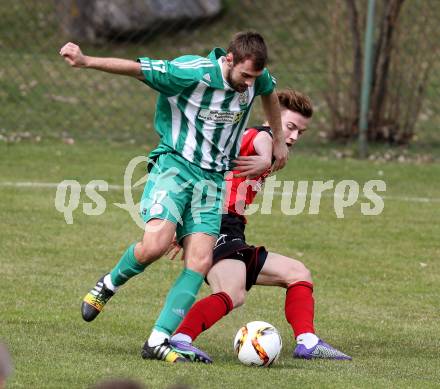 Fussball Unterliga West. Nussdorf gegen Radenthein. Tobias Fuetsch, (Nussdorf),  Anton Peric (Radenthein). Nussdorf Debant, am 2.4.2016.
Foto: Kuess
---
pressefotos, pressefotografie, kuess, qs, qspictures, sport, bild, bilder, bilddatenbank