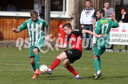 Fussball Unterliga West. Nussdorf gegen Radenthein. Tobias Fuetsch,  (Nussdorf), Manfred Duller, Anton Peric (Radenthein). Nussdorf Debant, am 2.4.2016.
Foto: Kuess
---
pressefotos, pressefotografie, kuess, qs, qspictures, sport, bild, bilder, bilddatenbank