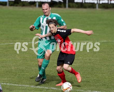 Fussball Unterliga West. Nussdorf gegen Radenthein. Raoul Julian Iglesias Masenlle,  (Nussdorf), Milan Pesic (Radenthein). Nussdorf Debant, am 2.4.2016.
Foto: Kuess
---
pressefotos, pressefotografie, kuess, qs, qspictures, sport, bild, bilder, bilddatenbank